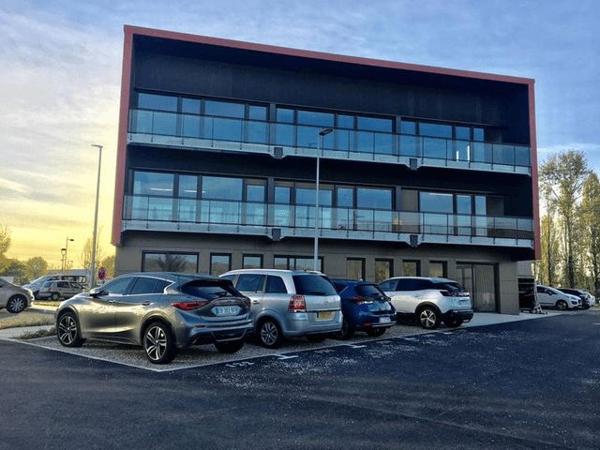 Local commercial 3 pièces T3 F3 122.4 m² à Beynost 110 ET 204 RUE DU CHAT BOTTE 01700 à louer