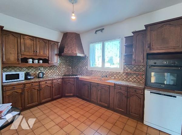 BELLE MAISON SPACIEUCE ET LUMINEUSE PROCHE COMMODITES