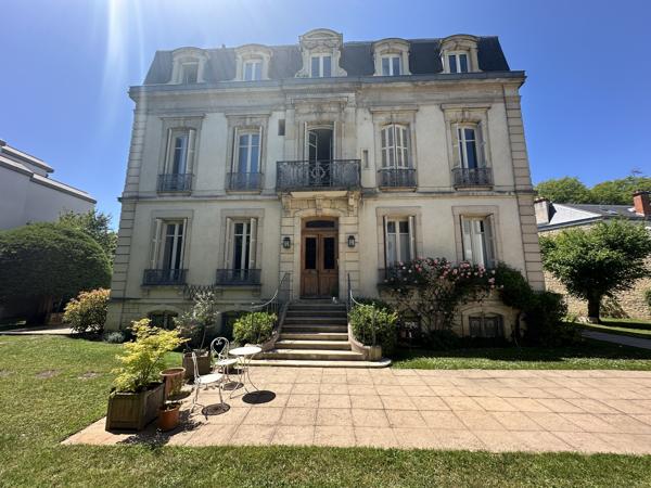 Propriete
                                                                                                                                                                                                                                                                                                                        15 pièce(s)                                                                                                                                                                                                          9 chambre(s)                                                                                                                                                                                                          450  m²