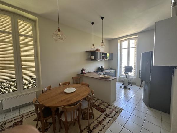 Propriete
                                                                                                                                                                                                                                                                                                                        15 pièce(s)                                                                                                                                                                                                          9 chambre(s)                                                                                                                                                                                                          450  m²