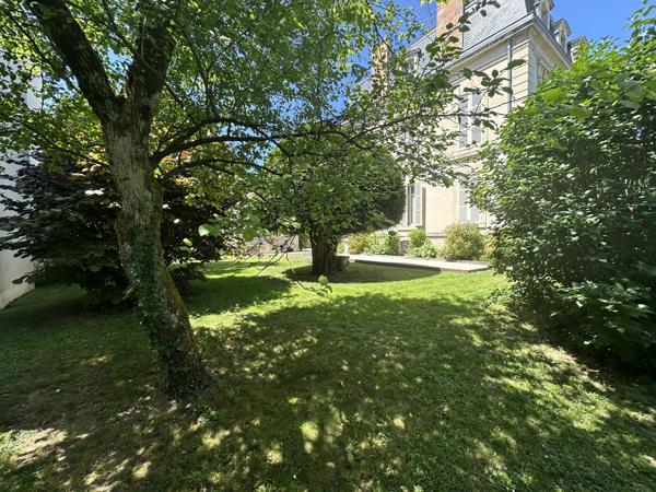 Propriete
                                                                                                                                                                                                                                                                                                                        15 pièce(s)                                                                                                                                                                                                          9 chambre(s)                                                                                                                                                                                                          450  m²