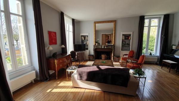 Propriete
                                                                                                                                                                                                                                                                                                                        15 pièce(s)                                                                                                                                                                                                          9 chambre(s)                                                                                                                                                                                                          450  m²