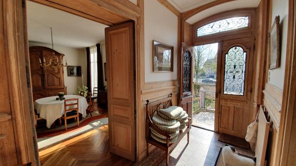 Propriete
                                                                                                                                                                                                                                                                                                                        15 pièce(s)                                                                                                                                                                                                          9 chambre(s)                                                                                                                                                                                                          450  m²