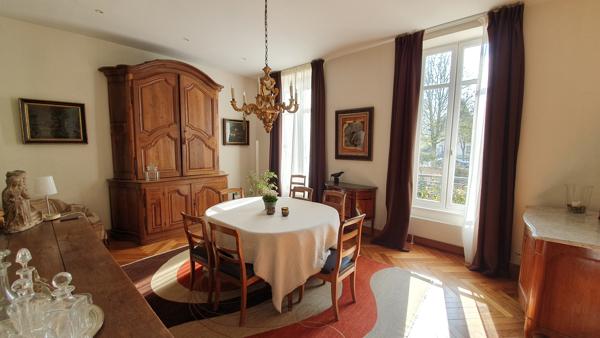 Propriete
                                                                                                                                                                                                                                                                                                                        15 pièce(s)                                                                                                                                                                                                          9 chambre(s)                                                                                                                                                                                                          450  m²