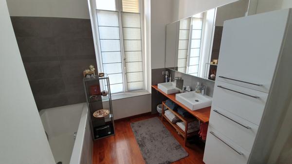 Propriete
                                                                                                                                                                                                                                                                                                                        15 pièce(s)                                                                                                                                                                                                          9 chambre(s)                                                                                                                                                                                                          450  m²