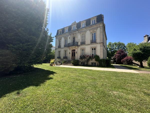 Propriete
                                                                                                                                                                                                                                                                                                                        15 pièce(s)                                                                                                                                                                                                          9 chambre(s)                                                                                                                                                                                                          450  m²