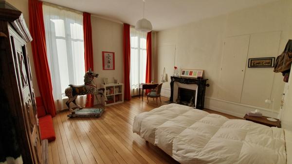 Propriete
                                                                                                                                                                                                                                                                                                                        15 pièce(s)                                                                                                                                                                                                          9 chambre(s)                                                                                                                                                                                                          450  m²