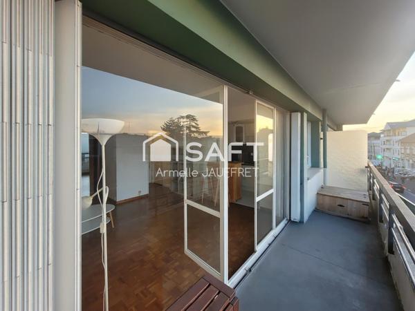 Plein centre, gare à 1,3km, belle surface, balcon