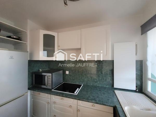 Plein centre, gare à 1,3km, belle surface, balcon