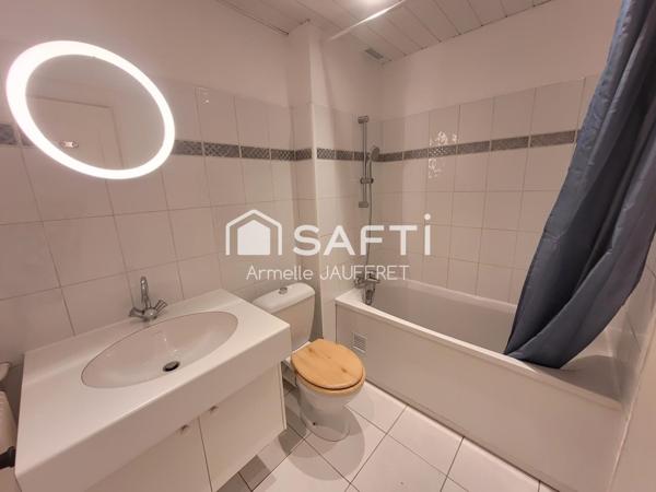 Plein centre, gare à 1,3km, belle surface, balcon