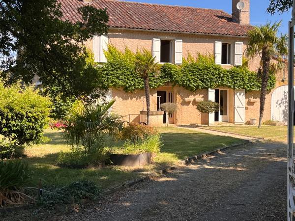 Dpt Gers (32), MARCIAC et PLAISANCE proches, BELLE MAISON DE MAITRE avec VUE, 320m2 piscine +dependances, cave sur 3500m2 de jardin