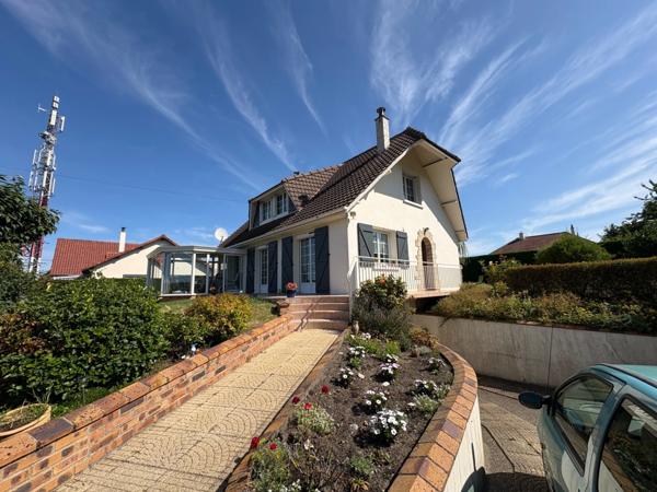 Neuville-lès-Dieppe – Maison familiale lumineuse avec jardin et aperçu mer