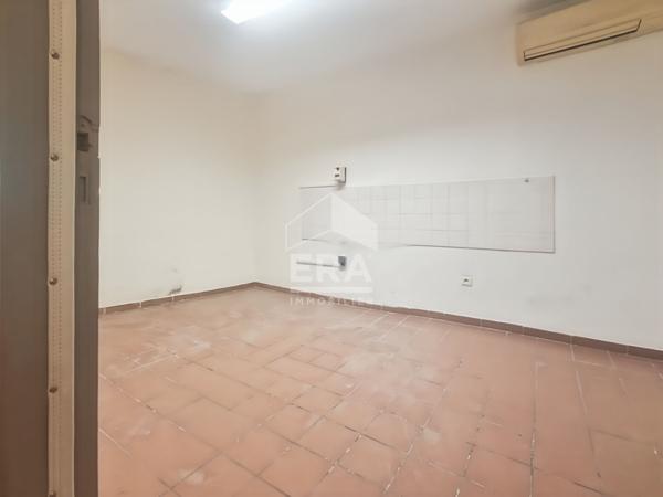 Murs commerciaux de 64 m²  à la vente