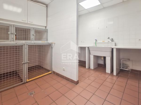 Murs commerciaux de 64 m²  à la vente