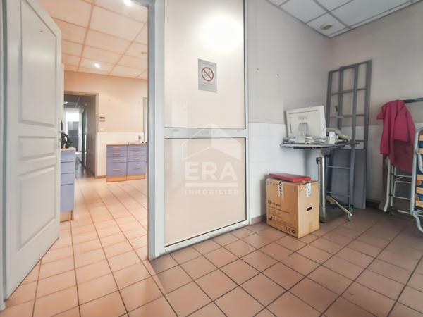 Murs commerciaux de 64 m²  à la vente