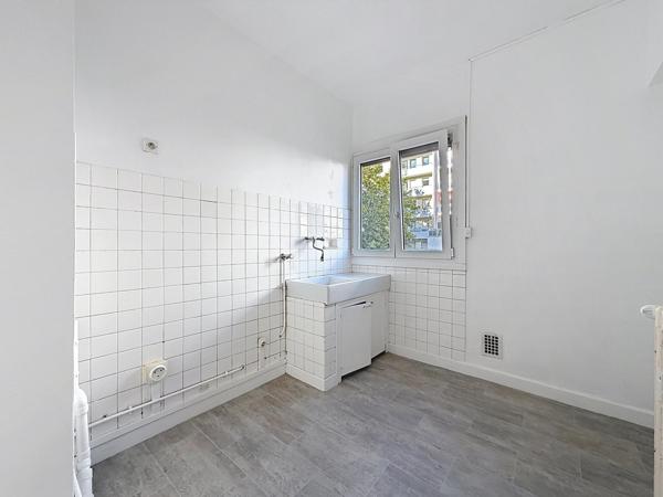 T3 traversant à rénover avec deux chambres