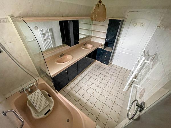 maison centre ville 5 chambres, 975 m² de terrain.
