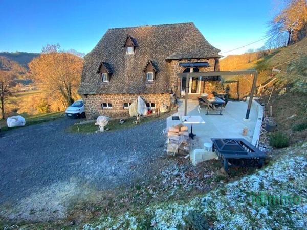 MAISON AUVERGNATE EN PIERRE Vic-sur-Cère (15800)