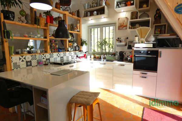 MAISON AUVERGNATE EN PIERRE Vic-sur-Cère (15800)