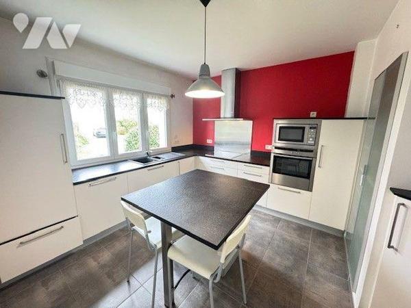 MAISON À VENDRE ? CLOHARS CARNOËT (29)

Entre le bourg et le pittoresque port de Doëlan, déco...