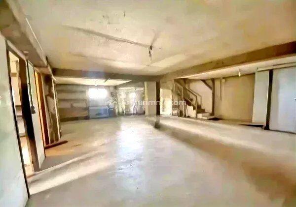 Vente                                                      Maison
                        
                     9 pièces                      173 m2                     à Burlats