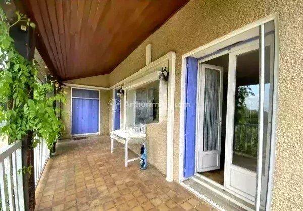 Vente                                                      Maison
                        
                     9 pièces                      173 m2                     à Burlats
