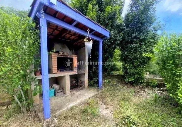 Vente                                                      Maison
                        
                     9 pièces                      173 m2                     à Burlats