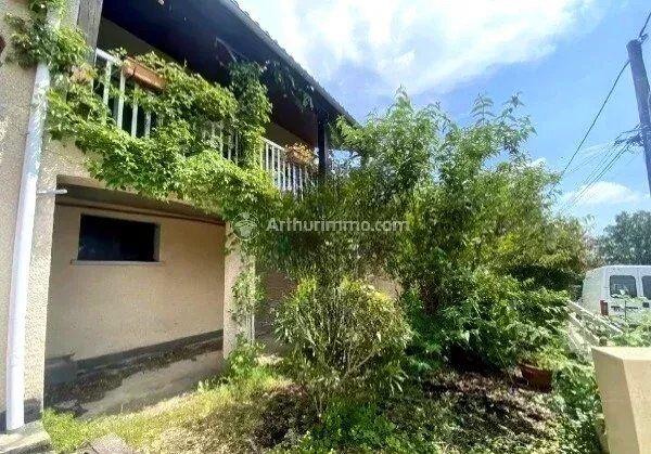 Vente                                                      Maison
                        
                     9 pièces                      173 m2                     à Burlats