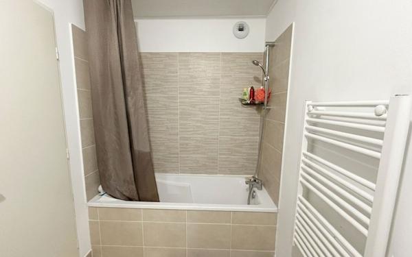 Appartement à vendre    3 pièces •  Garons