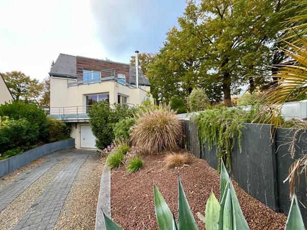 Maison contemporaine LAILLE - 150m² - Terrain 1000m² - Proche commerces, transports et écoles