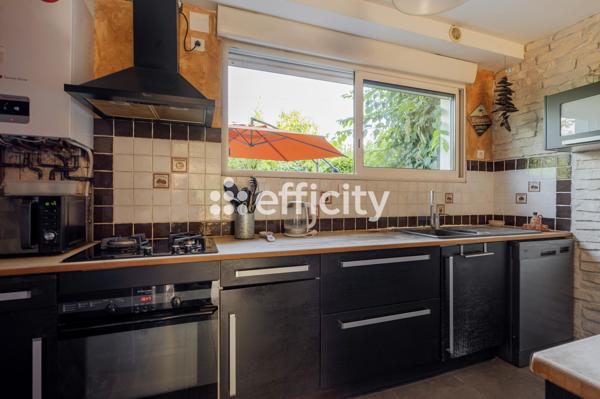 Maison
         4 pièces
        - 80 m² 350 000 € *