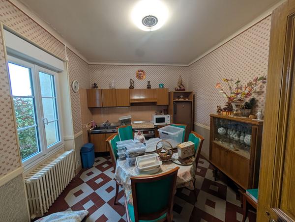 Exclusivité NESTENN Loches - Charmante maison 6 pièces à rafraîchir sur grand terrain à Clion