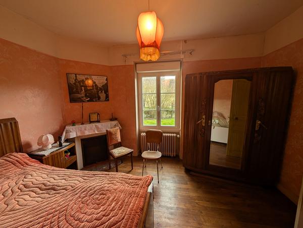 Exclusivité NESTENN Loches - Charmante maison 6 pièces à rafraîchir sur grand terrain à Clion