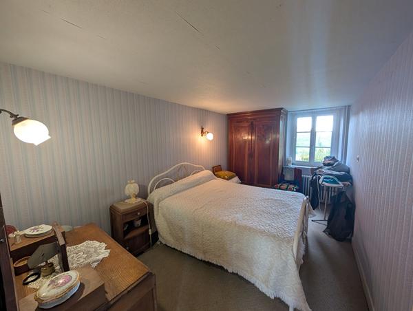 Exclusivité NESTENN Loches - Charmante maison 6 pièces à rafraîchir sur grand terrain à Clion