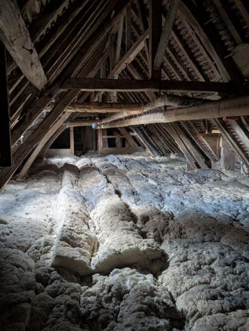 Exclusivité NESTENN Loches - Charmante maison 6 pièces à rafraîchir sur grand terrain à Clion