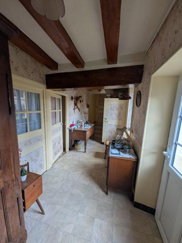 Exclusivité NESTENN Loches - Charmante maison 6 pièces à rafraîchir sur grand terrain à Clion