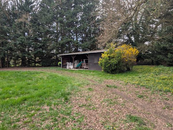 Exclusivité NESTENN Loches - Charmante maison 6 pièces à rafraîchir sur grand terrain à Clion