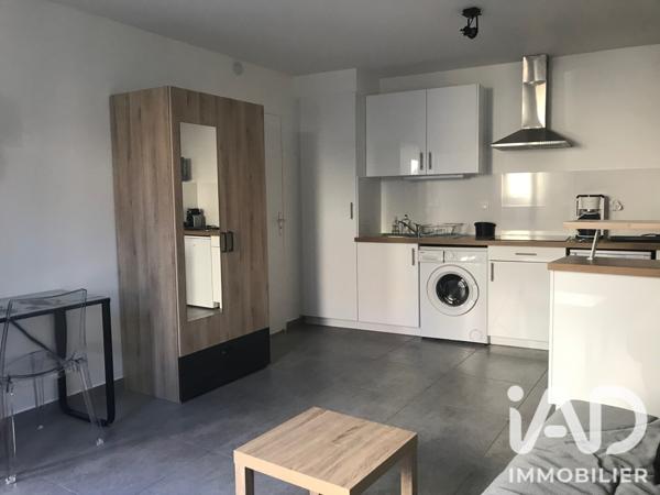 Location studio 23 m² Palaiseau