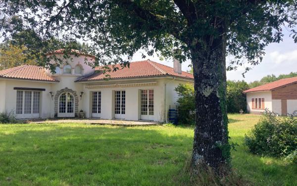 Maison à vendre    5 pièces •  Léon