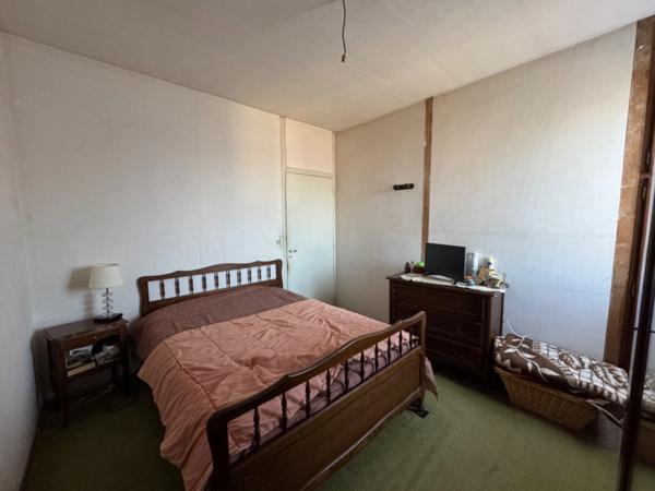 Ancien commerce avec partie habitation, grands volumes à réinventer entièrement (170m², 8 pièces)