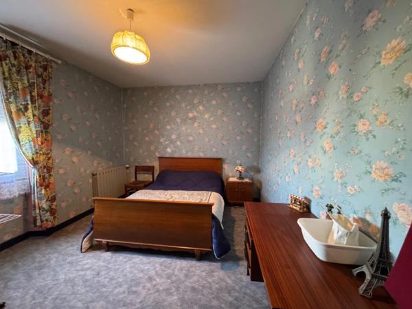 Ancien commerce avec partie habitation, grands volumes à réinventer entièrement (170m², 8 pièces)