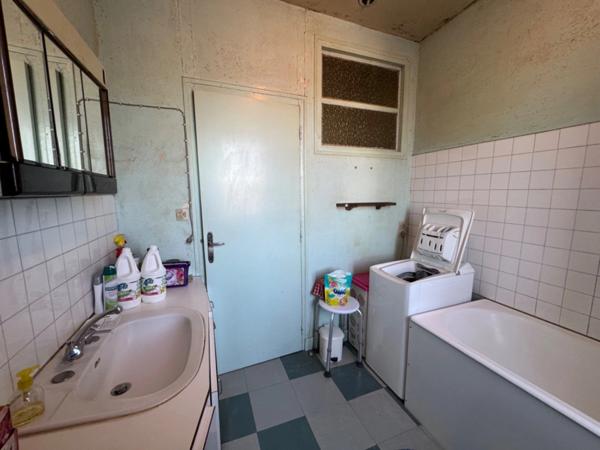 Ancien commerce avec partie habitation, grands volumes à réinventer entièrement (170m², 8 pièces)