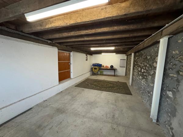 Ancien commerce avec partie habitation, grands volumes à réinventer entièrement (170m², 8 pièces)