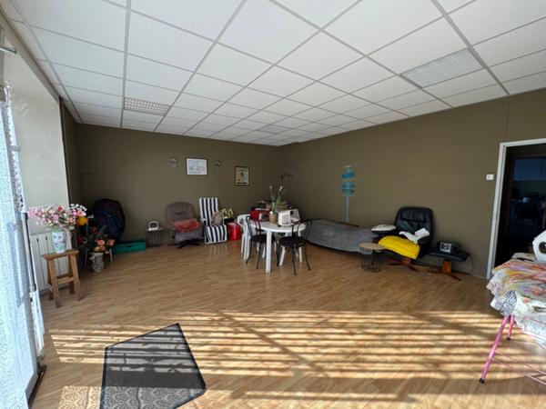 Ancien commerce avec partie habitation, grands volumes à réinventer entièrement (170m², 8 pièces)