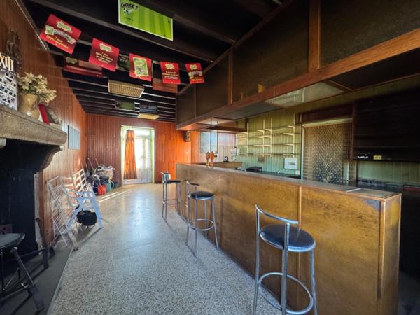 Ancien commerce avec partie habitation, grands volumes à réinventer entièrement (170m², 8 pièces)