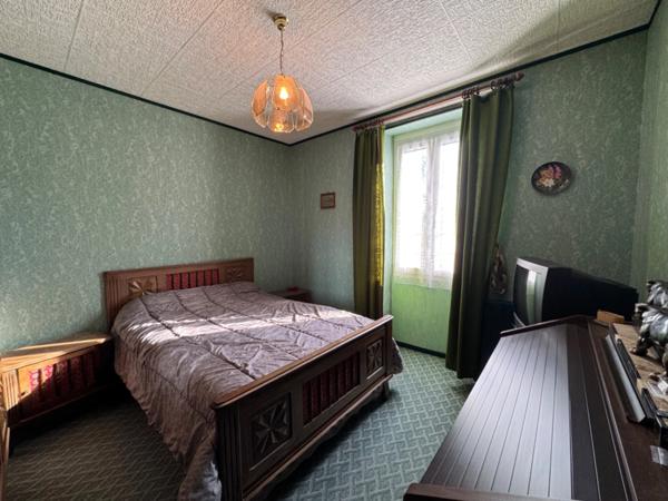 Ancien commerce avec partie habitation, grands volumes à réinventer entièrement (170m², 8 pièces)