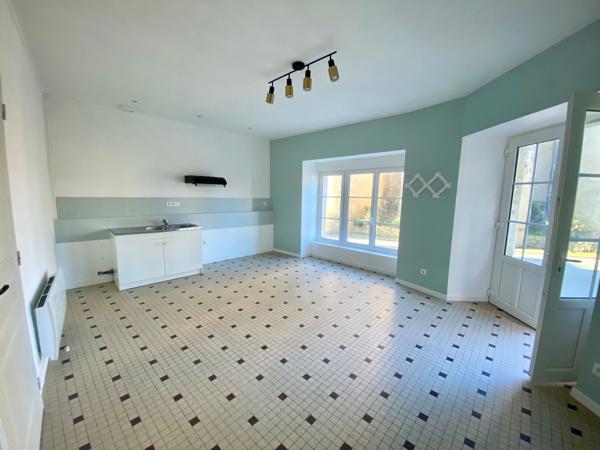À Vendre : Maison de ville 3 chambres avec dépendance Mayenne 53200