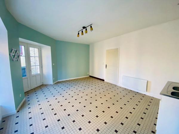 À Vendre : Maison de ville 3 chambres avec dépendance Mayenne 53200