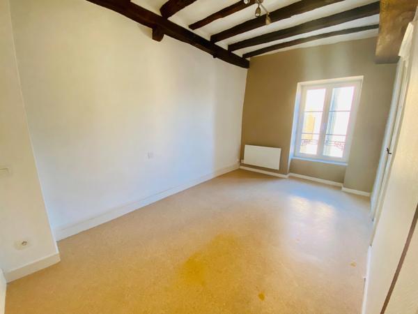 À Vendre : Maison de ville 3 chambres avec dépendance Mayenne 53200