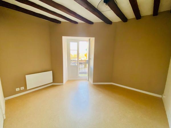 À Vendre : Maison de ville 3 chambres avec dépendance Mayenne 53200